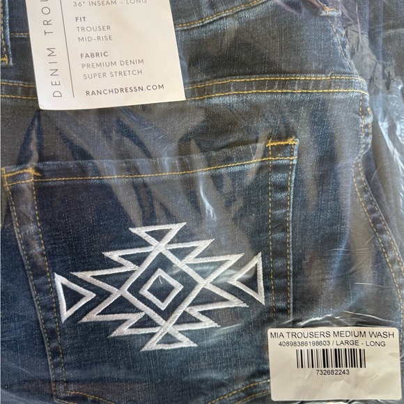 Ranch Dressn’ Women's Mia trousers white Embroidered Jeans - Picture 3 of 5